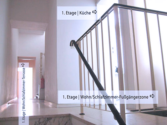 Aufteilung der Wohnung 1. Etage, Wohn/Schlafraum – TV Sat -, Bad/WC und Terrasse liegen zusammen, die Küche und der 2. Wohn/Schlafraum – NEU! Telekom EntertainTV -  sind durch einen Flur getrennt. Alle Zimmer sind abschließbar und werden nur von der 1. Etage benutzt. Nur der Flur nutzen auch die Mieter der Wohnung im 2. OG
