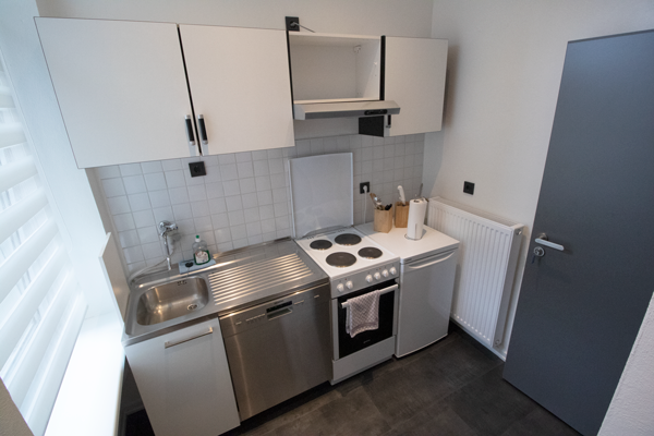 1. Etage Küche, seit 2019 Vinyl Boden Tarkett Starfloor Click 55, Wände, Decke und Beleuchtung neu gestaltet