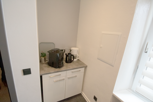 1. Etage Küche, komplett eingerichtete Küche mit Spülmaschine, Liebherr Kühlschrank, Krups Kaffeevollautomat, E-Herd, Backofen und 4-Platten-Herd