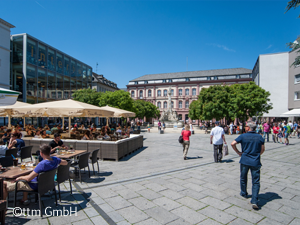 Heute ist der neugestaltete Kornmarkt an der Fleischstraße neben dem Hauptmarkt einer der schönsten Plätze der Stadt. Inmitten der Fußgängerzone, umgeben von modernen Einzelhandelsgeschäften, Kultureinrichtungen und Gastronomie mit Außenbewirtschaftung wird er von Trierern und Besuchern sehr gut angenommen.